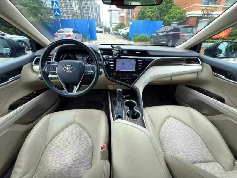 南宁18年丰田凯美瑞5