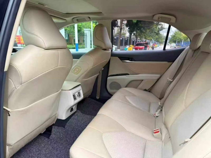 南宁18年丰田凯美瑞6