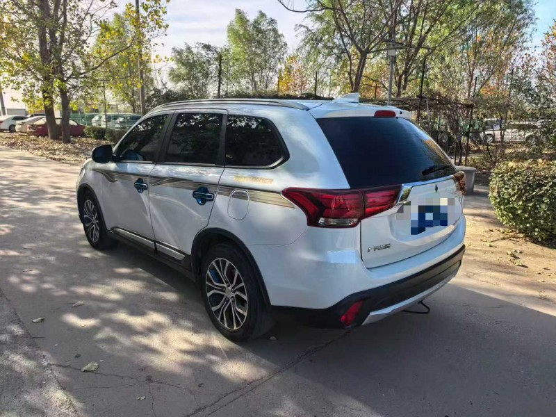 保定18年三菱欧蓝德7