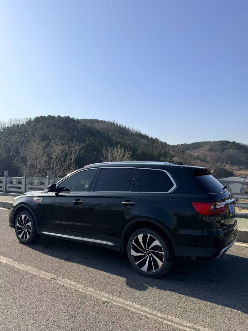 青島21年紅旗HS77