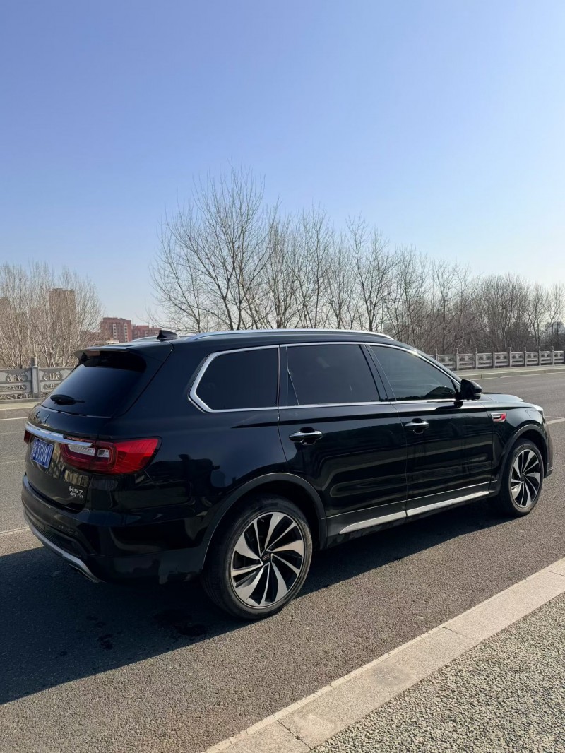 青島21年紅旗HS79