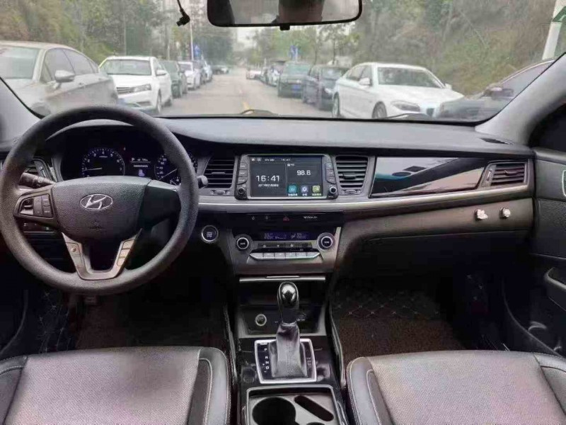 南宁19年现代名图5