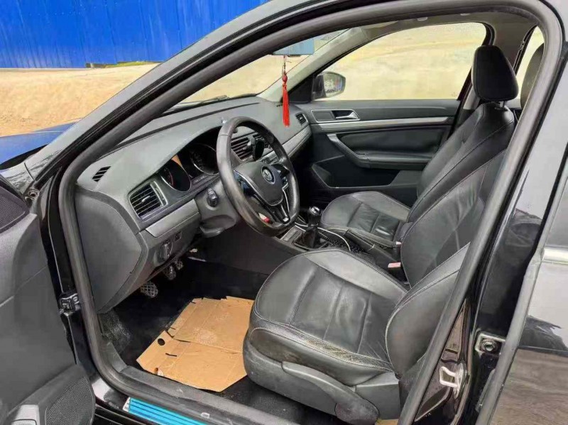 南宁17年大众朗逸4