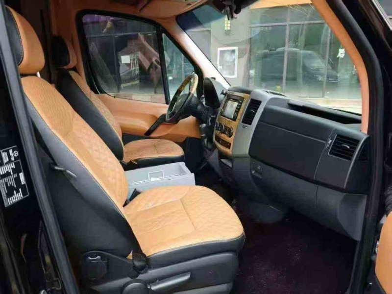 六盘水17年奔驰斯宾特4