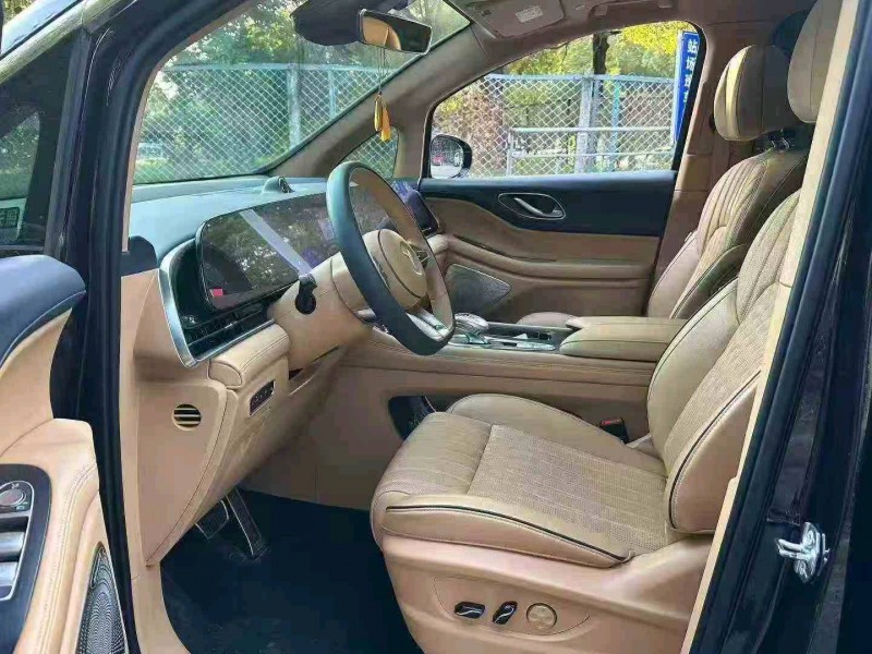 珠海23年岚图汽车梦想家4