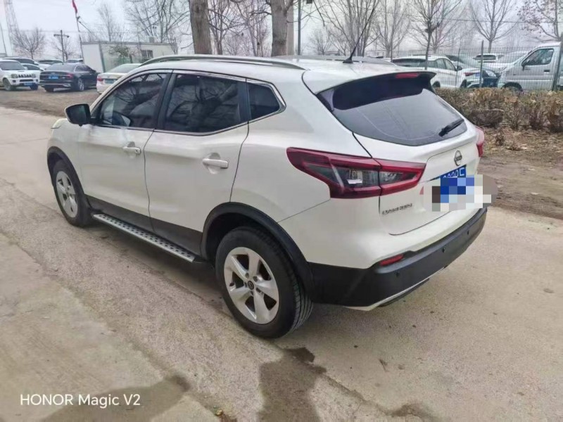 保定23年日产逍客8