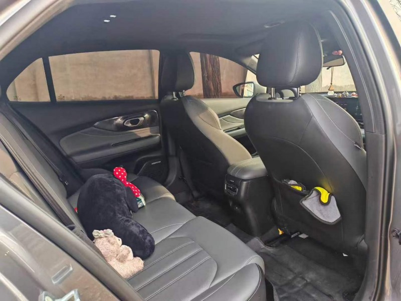 保定25年传祺影豹6