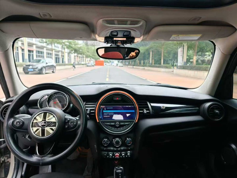 东莞19年宝马迷你5