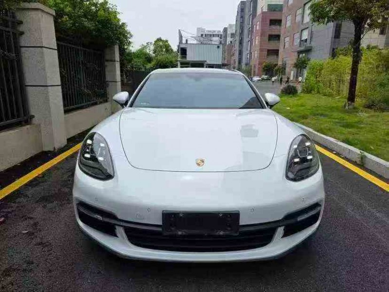 湛江18年保时捷帕拉梅拉1