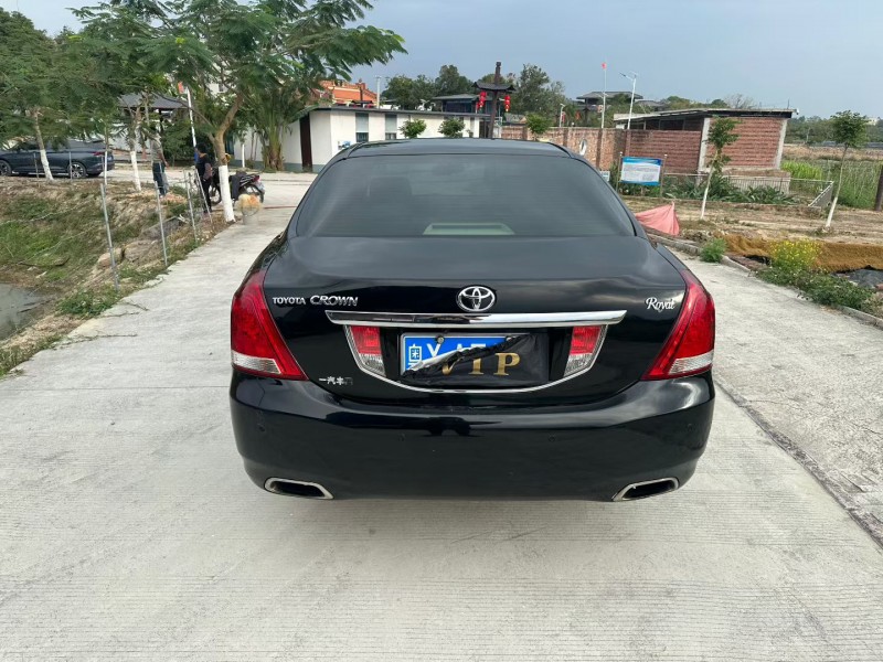 湛江11年丰田皇冠9