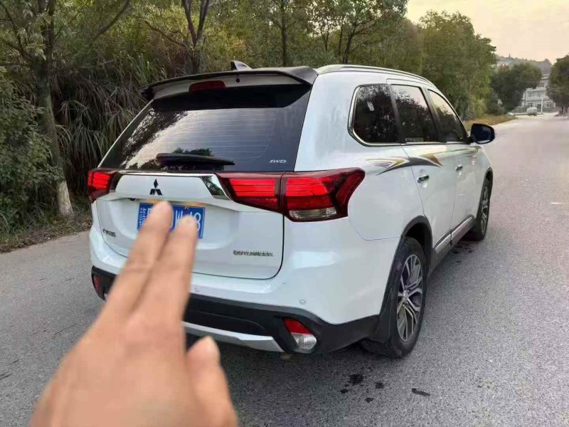 赣州18年三菱欧蓝德8