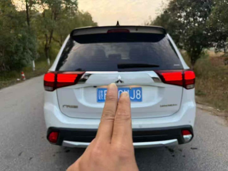 赣州18年三菱欧蓝德9