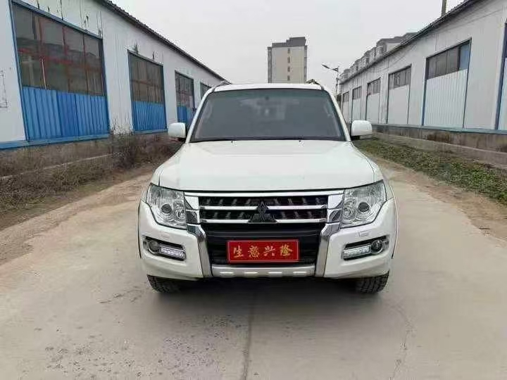 郑州19年三菱帕杰罗1