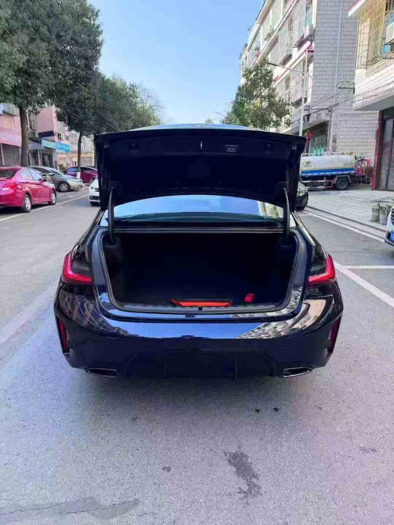 常德26年宝马3系8