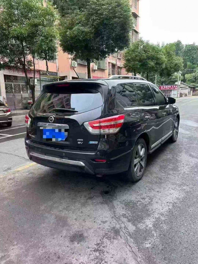 常德18年日产探路者7