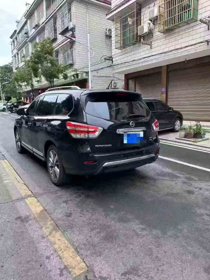 常德18年日产探路者8