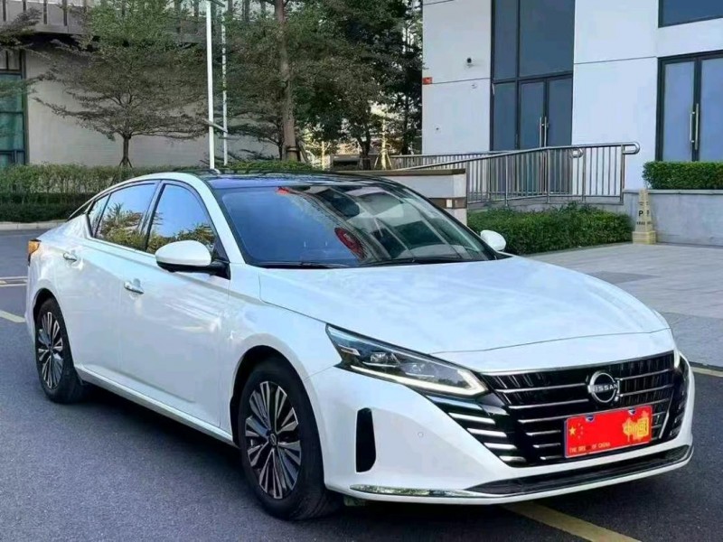 广州25年日产天籁3