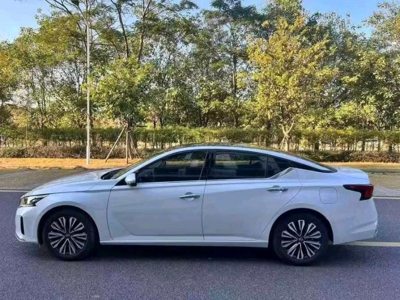 广州25年日产天籁4