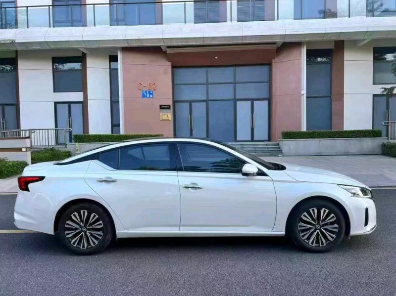 广州25年日产天籁6