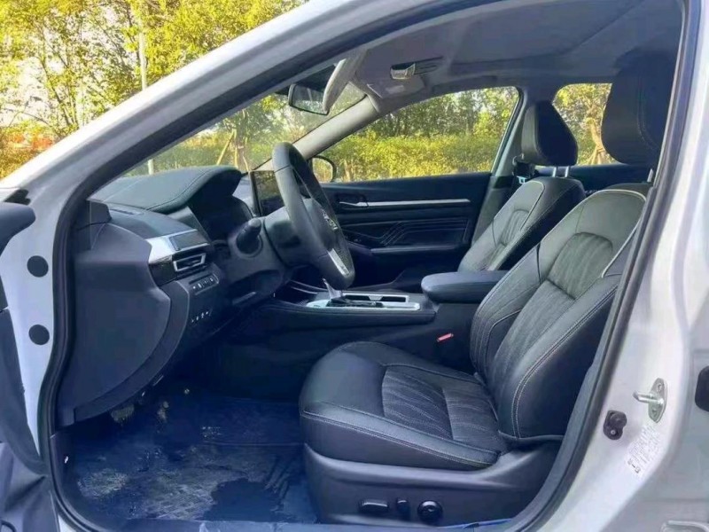 广州25年日产天籁9