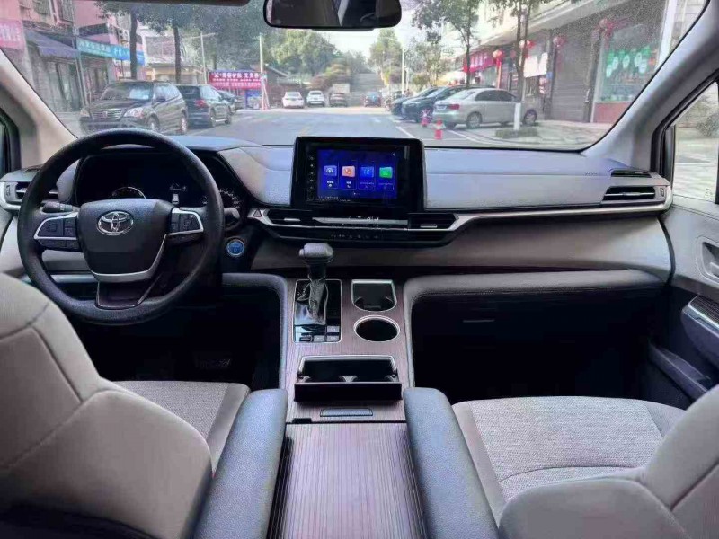 常德24年丰田塞纳4