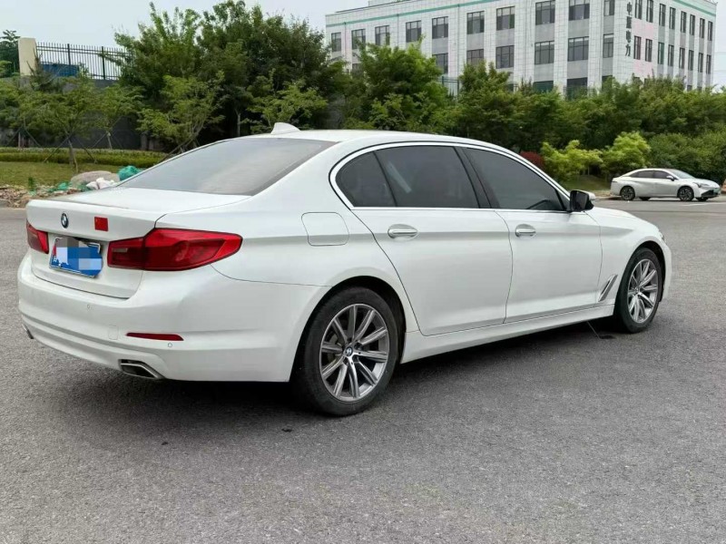 济宁18年宝马5系8