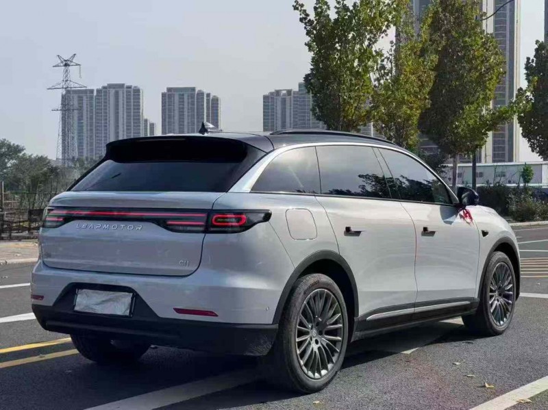 郑州25年零跑汽车C112