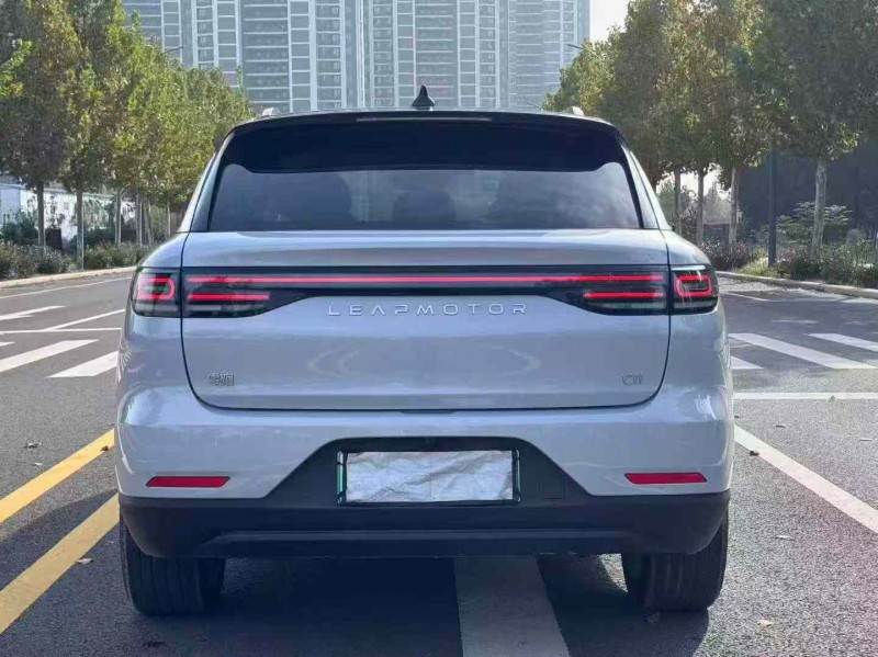 郑州25年零跑汽车C118