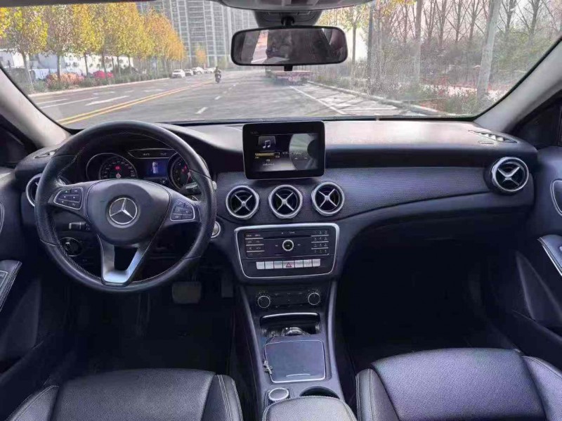 郑州17年奔驰GLA6