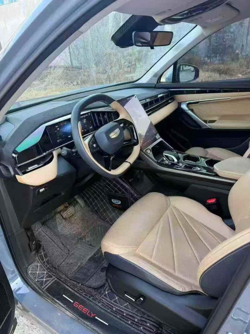 青島23年吉利博越4