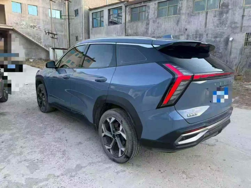 青島23年吉利博越5