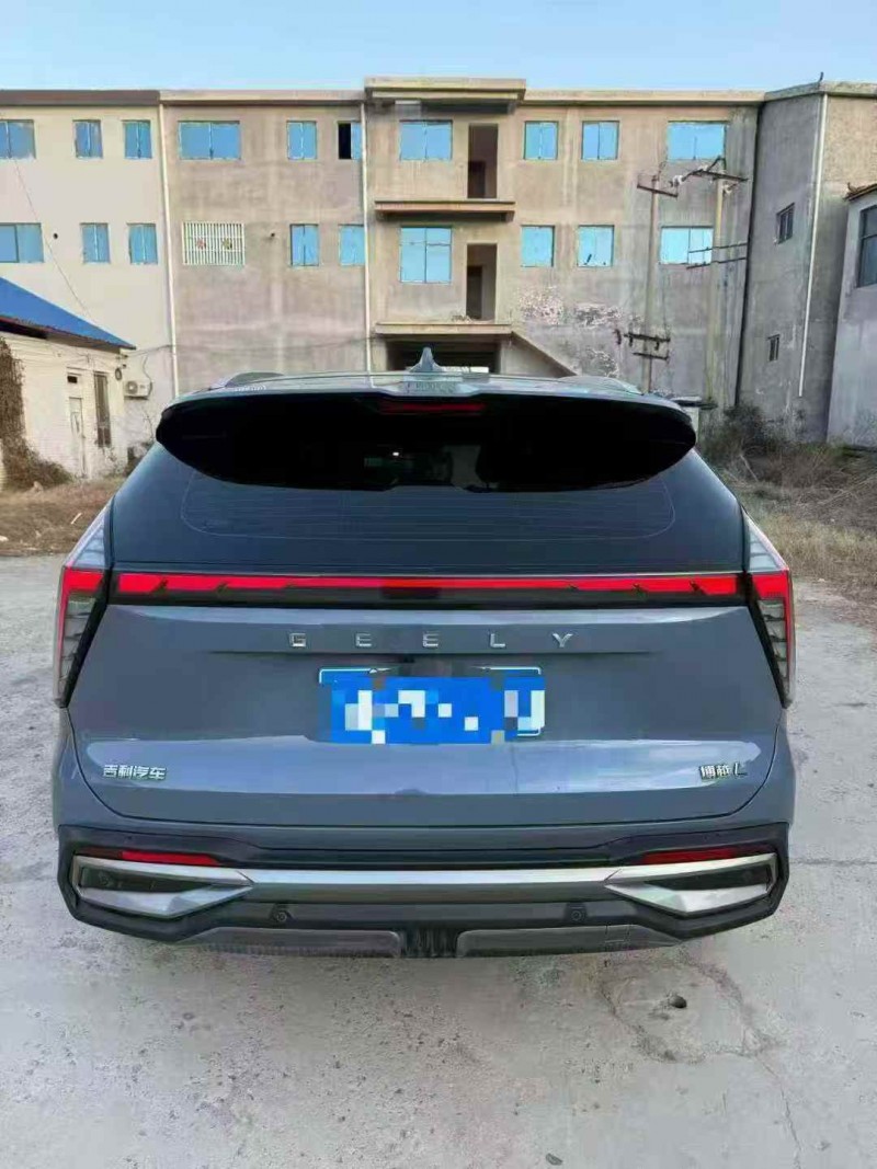 青島23年吉利博越6