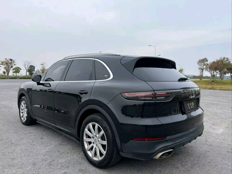 无锡18年保时捷卡宴9