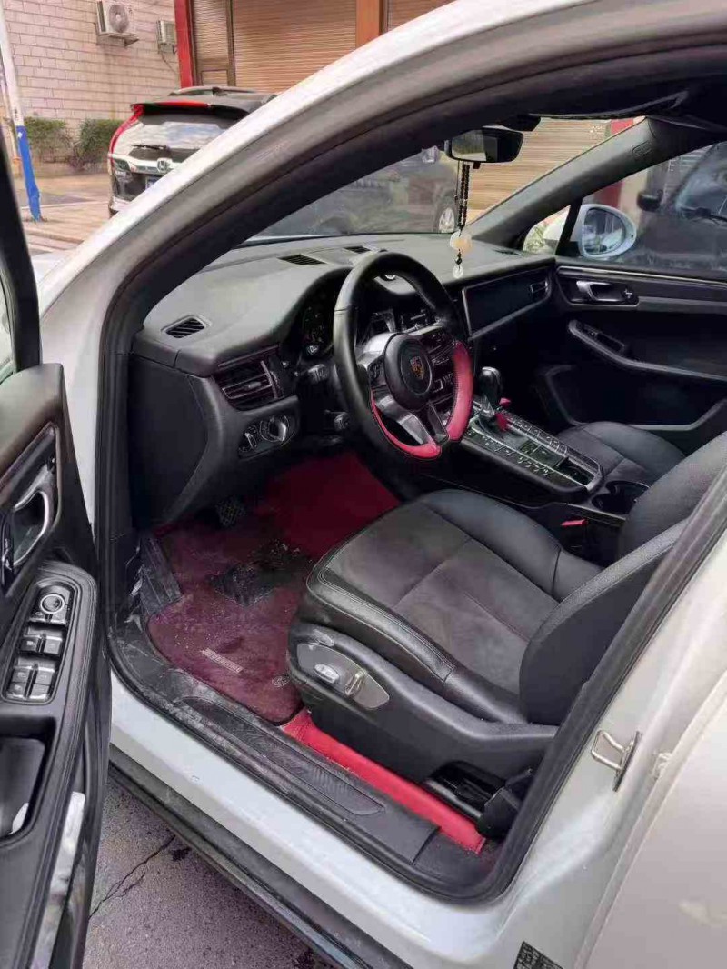 张家界20年保时捷Macan5