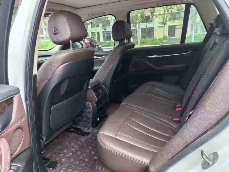 济宁17年宝马X59