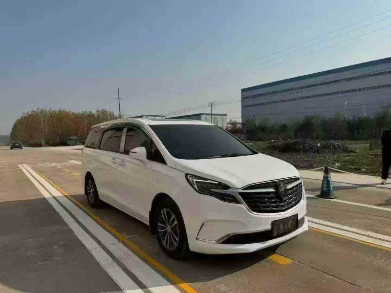 济宁22年别克GL82