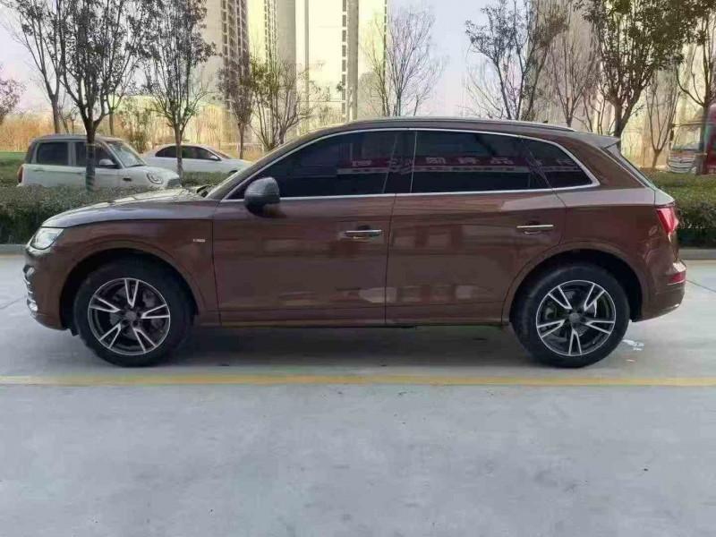 济宁18年奥迪Q57