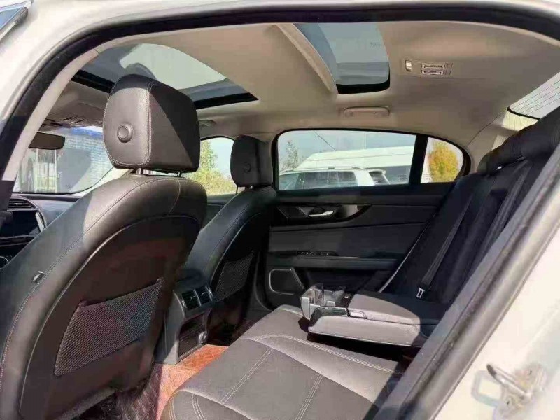 济宁23年捷豹XEL5