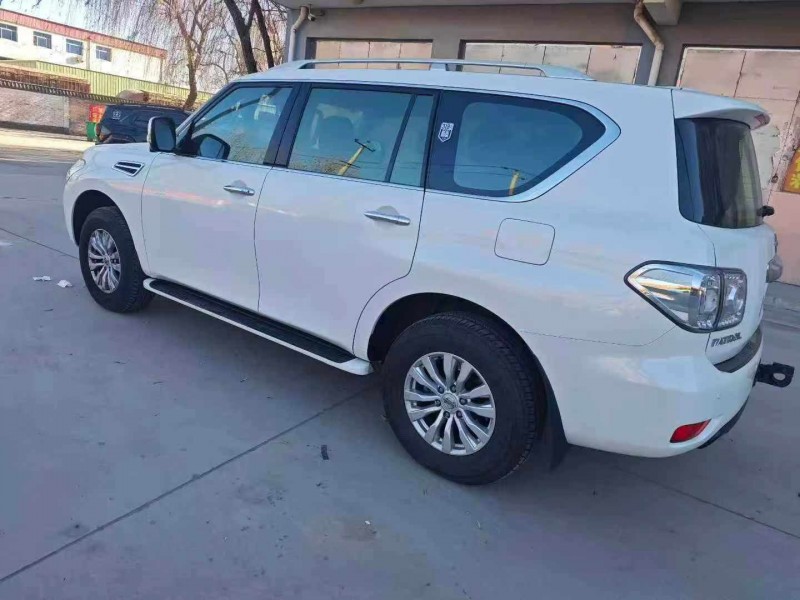 保定19年日产途乐8