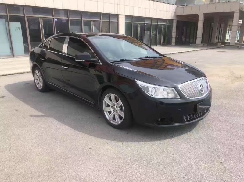 青岛12年别克君越3