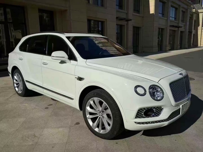 青岛17年宾利添越3