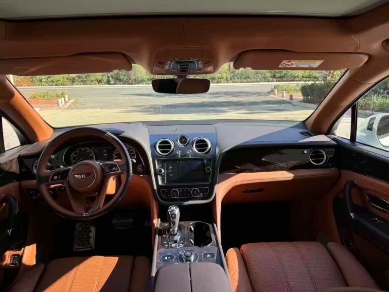 青岛17年宾利添越6