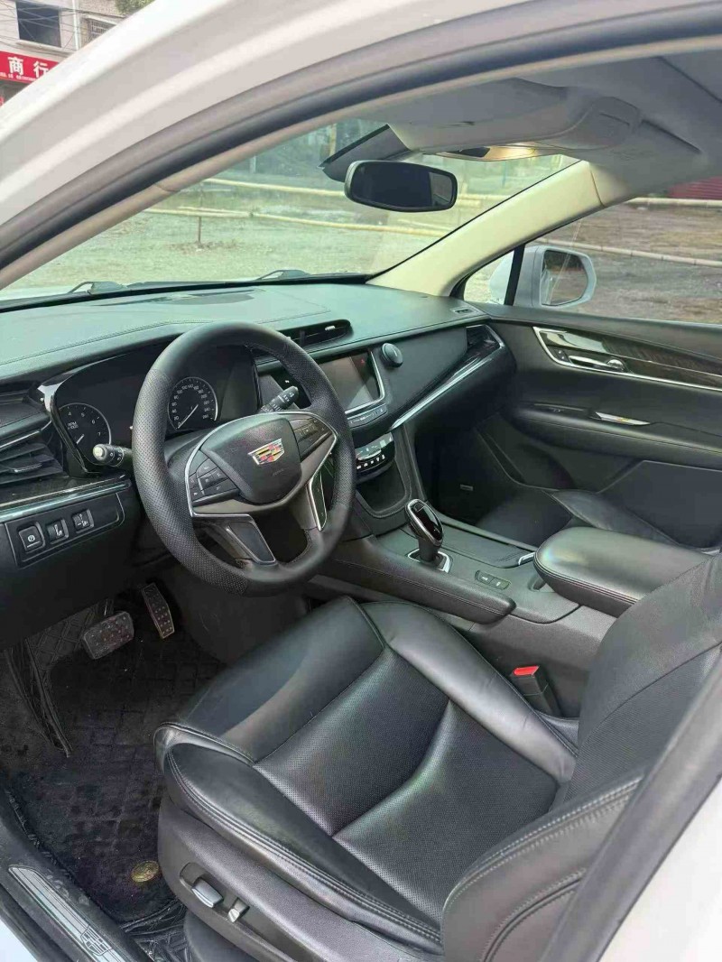 张家界18年凯迪拉克XT55