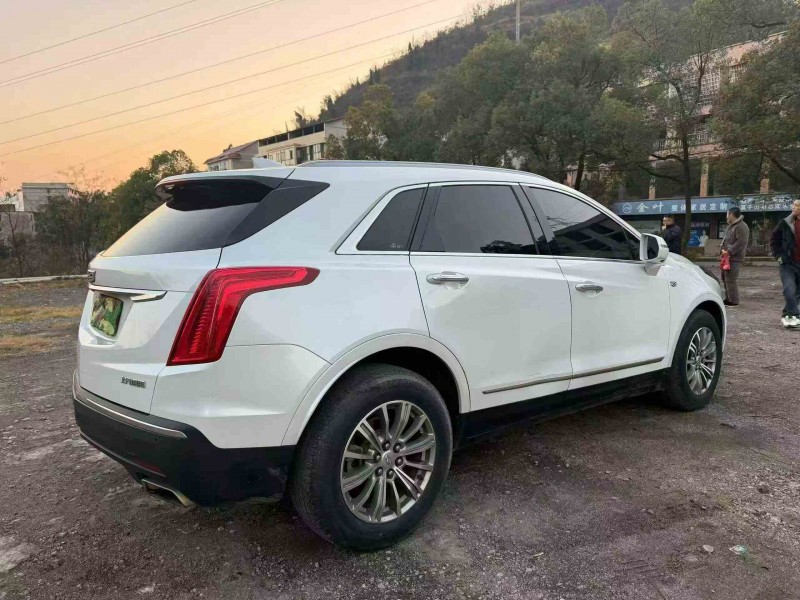 张家界18年凯迪拉克XT57