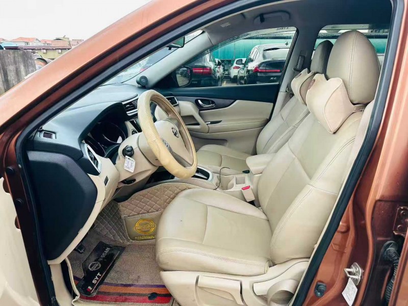 东莞14年日产奇骏3