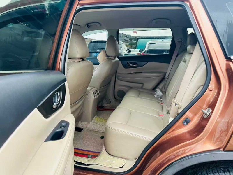 东莞14年日产奇骏6