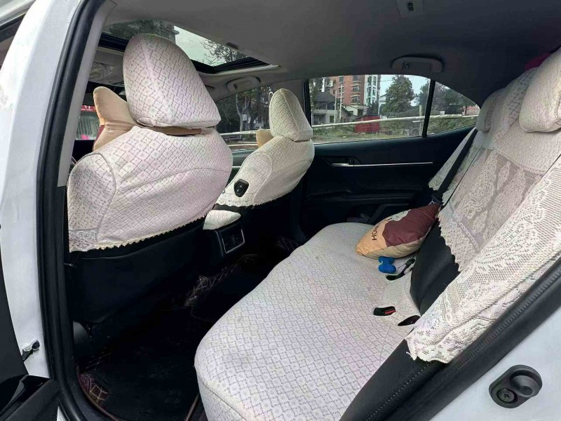 岳阳22年丰田凯美瑞4