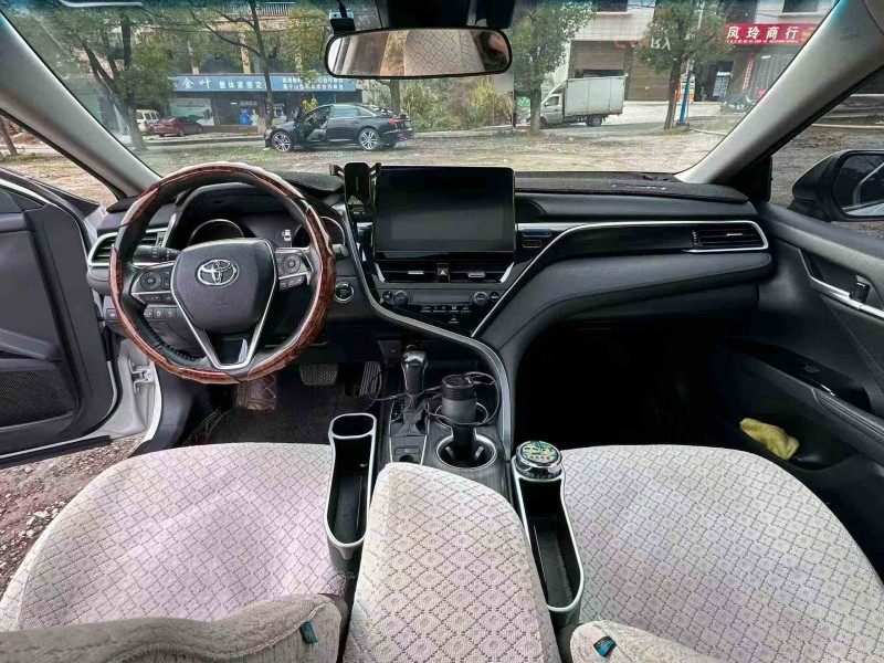 岳阳22年丰田凯美瑞5