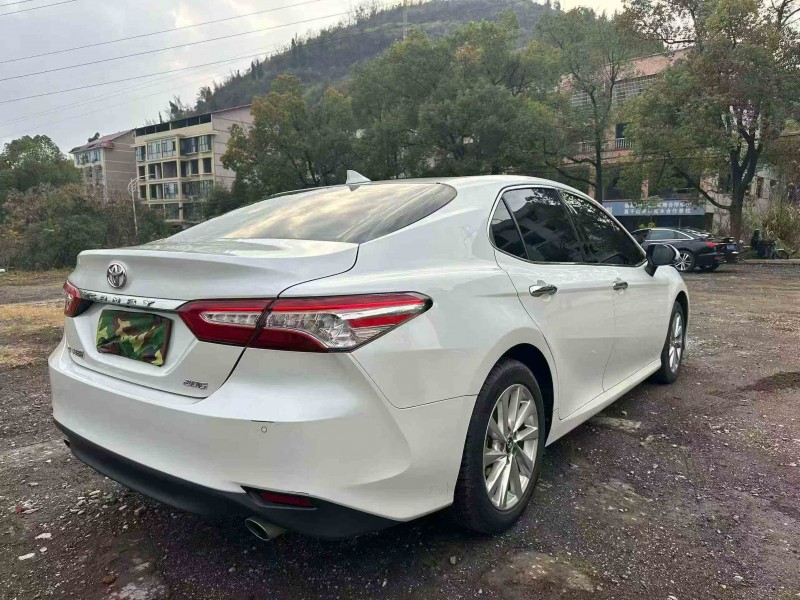 岳阳22年丰田凯美瑞7