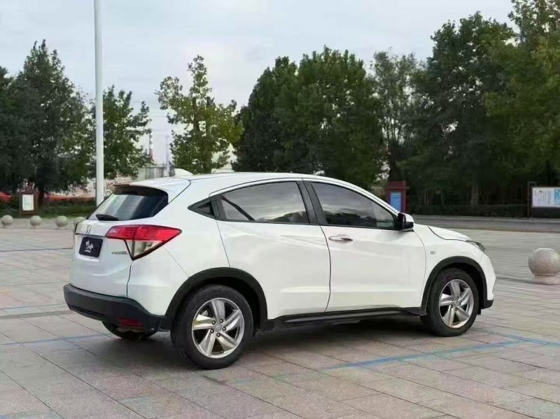 青岛21年本田缤智8